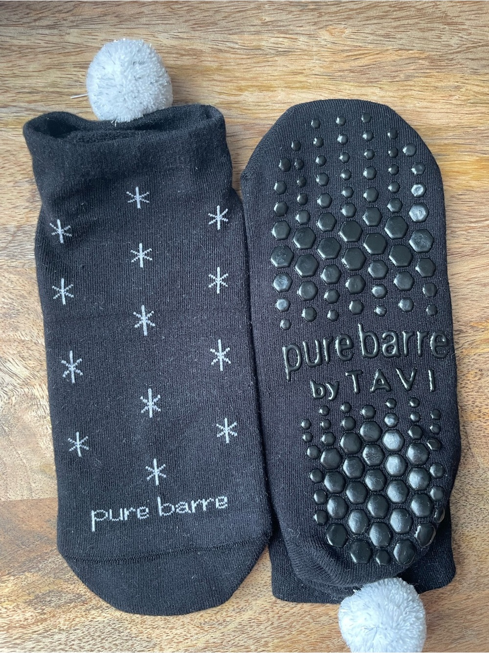 Pure Barre by TAVI Stars/Snowflakes Ankle Pom Pom Low Rise Grip Socks NWOT